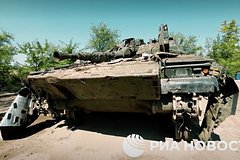 Российские военные вывезли с поля боя трофейную шведскую БМП